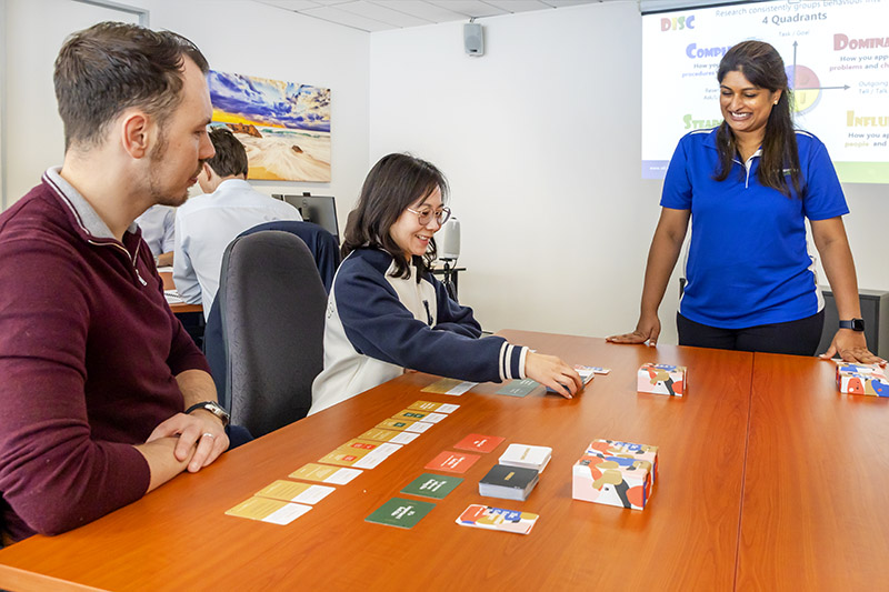 Two students in the class guided by ATI-Mirage facilitator.